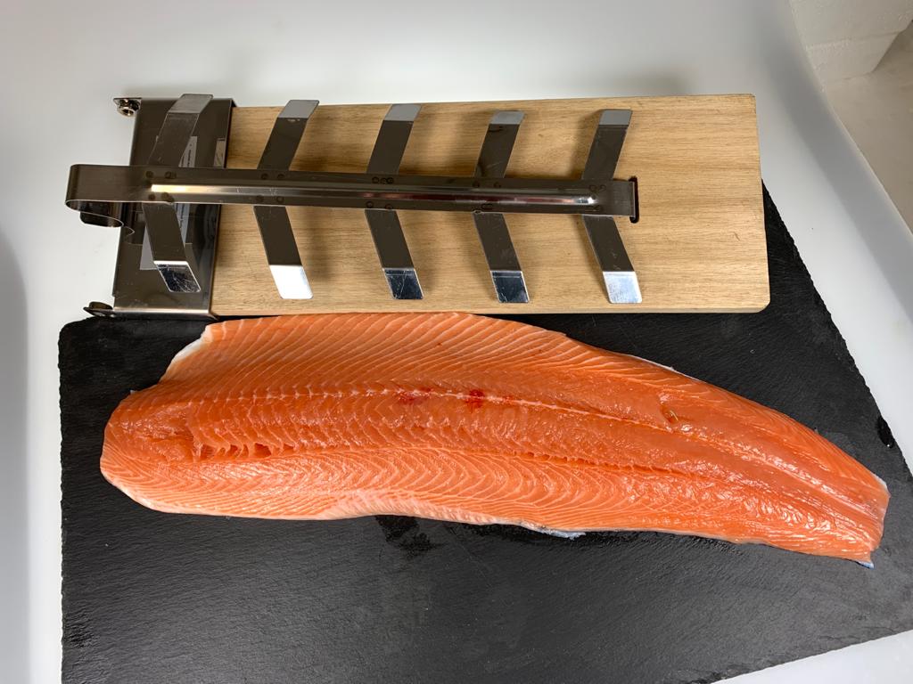 WhatsApp-Image-2021-01-26-at-13-57-40 Flammlachshalter inkl. Lachsfilet mit Haut 1,2 kg